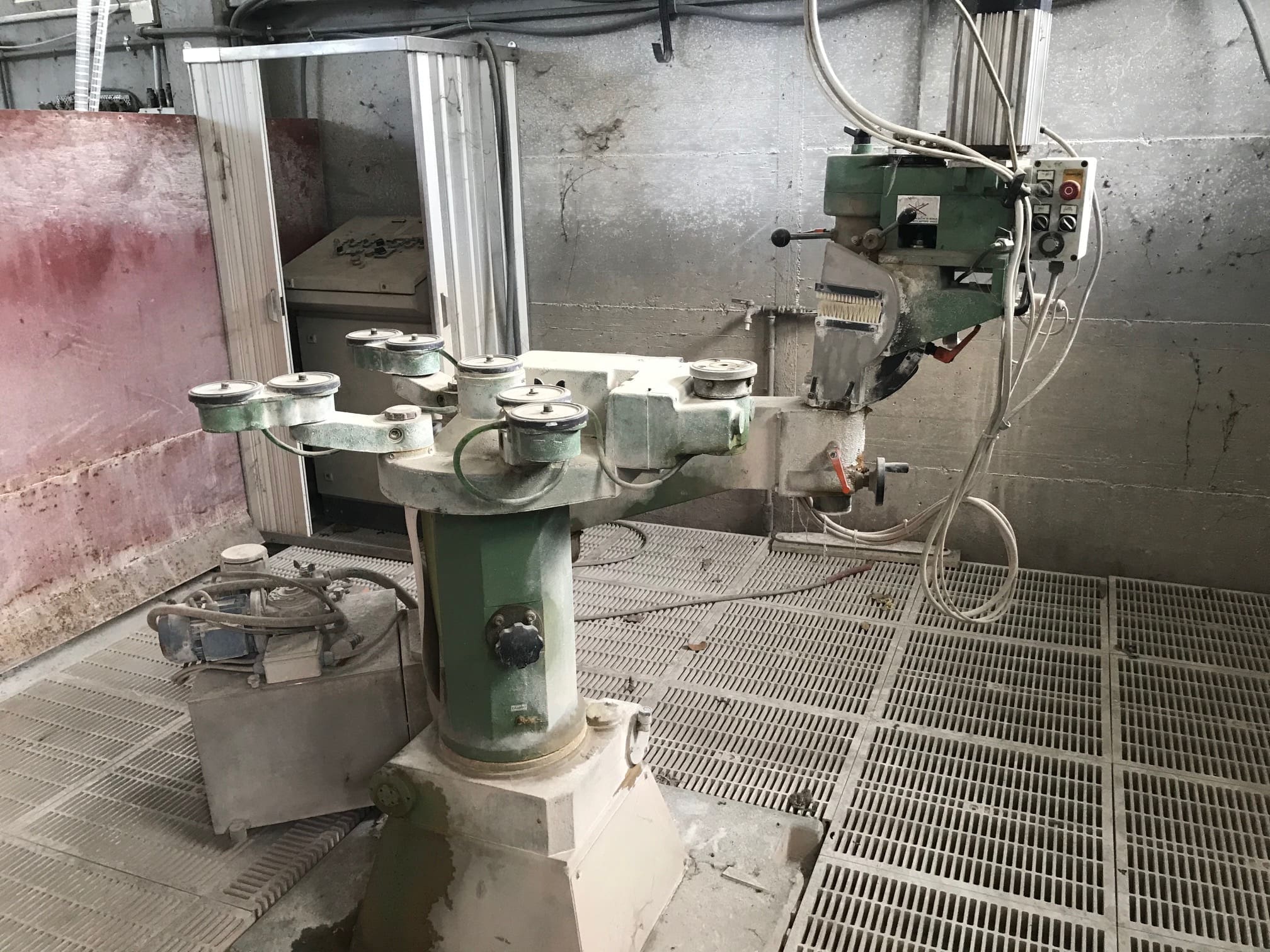 SHAPE BEVELING MACHINE/ BISELADORA DE FORMAS