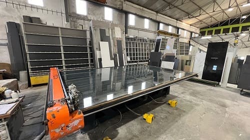 CUTTING TABLE
